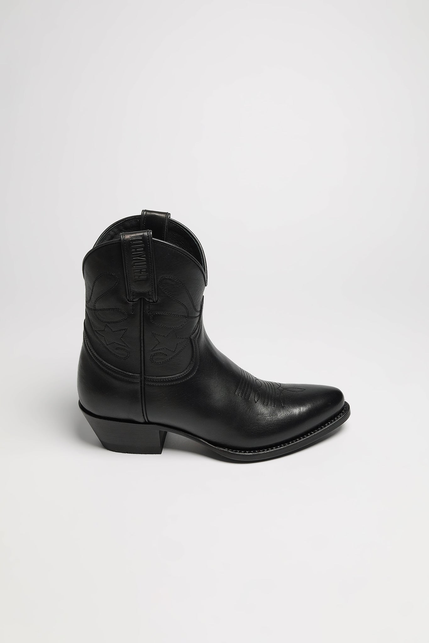 Black female cowboy boots deals