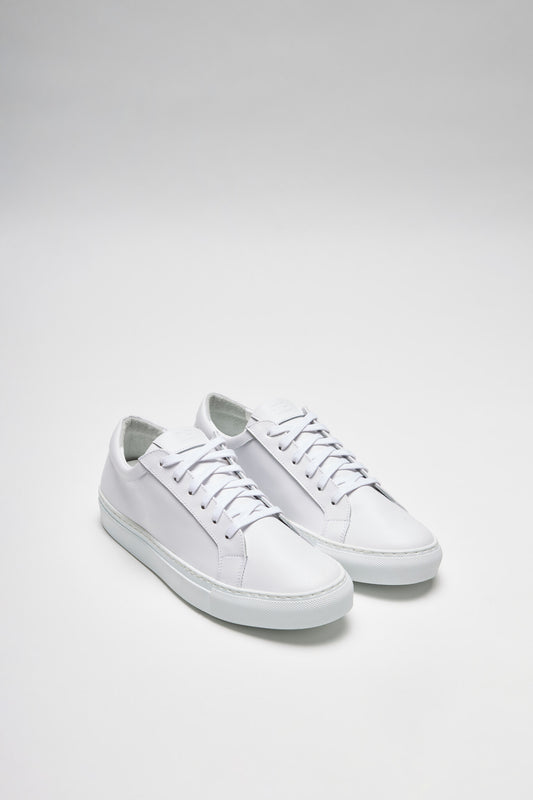 NASTEE Weiß Low-Top Sneaker