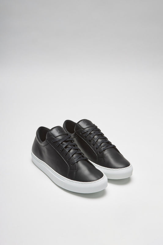 NASTEE Schwarz Low-Top Sneaker